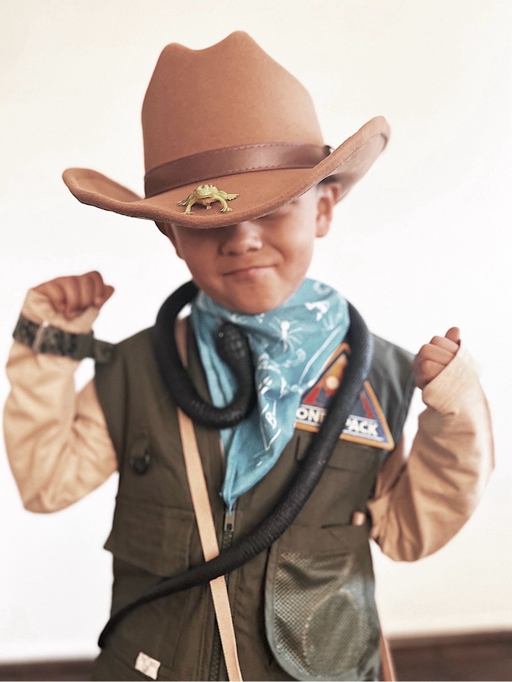 Coyote Peterson Halloween costume size 6 little kids